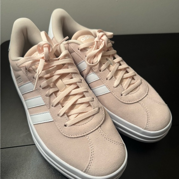 Adidas Women's light Pink Sneakers - NEW - Picture 4 of 7